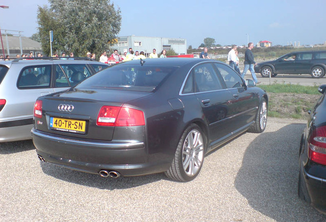 Audi S8 D3