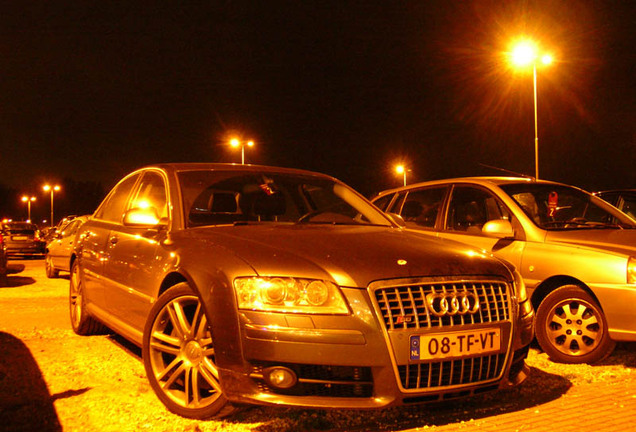 Audi S8 D3