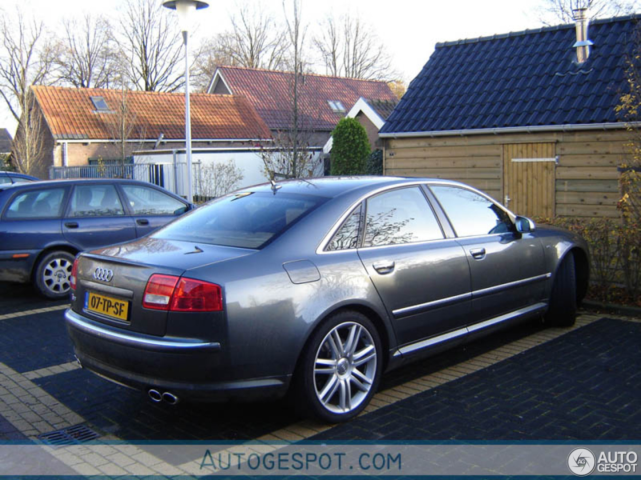 Audi S8 D3