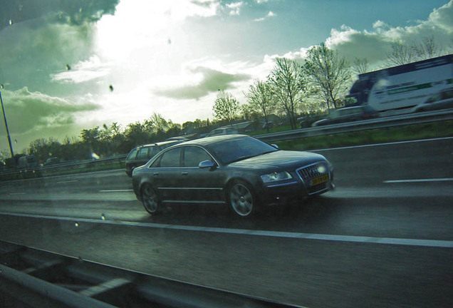 Audi S8 D3