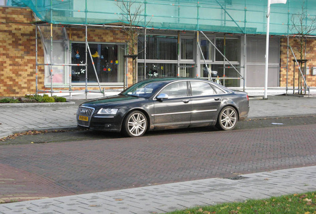 Audi S8 D3