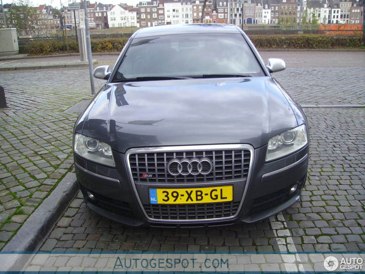 Audi S8 D3