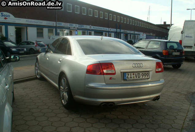 Audi S8 D3