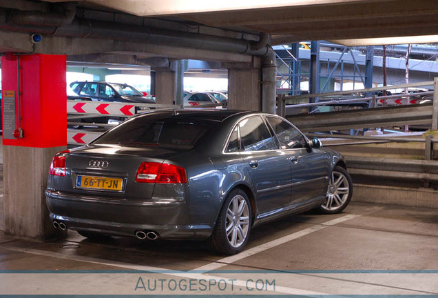 Audi S8 D3