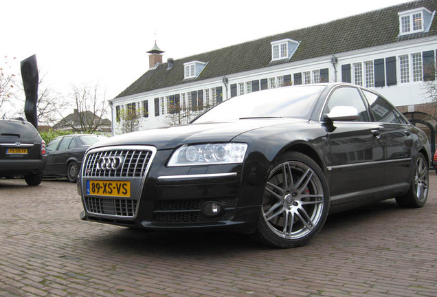 Audi S8 D3