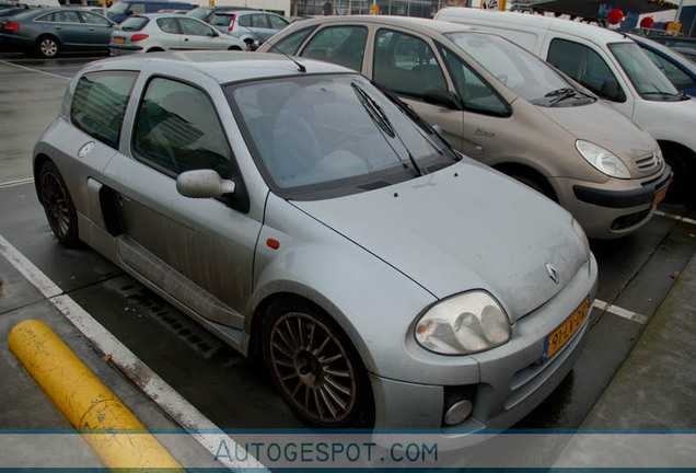 Renault Clio V6