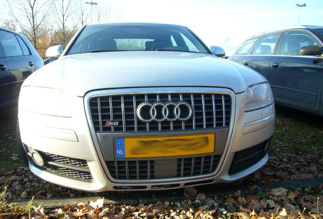 Audi S8 D3