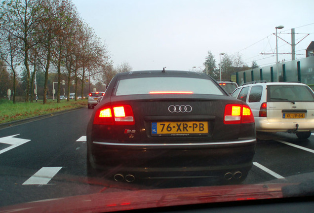 Audi S8 D3