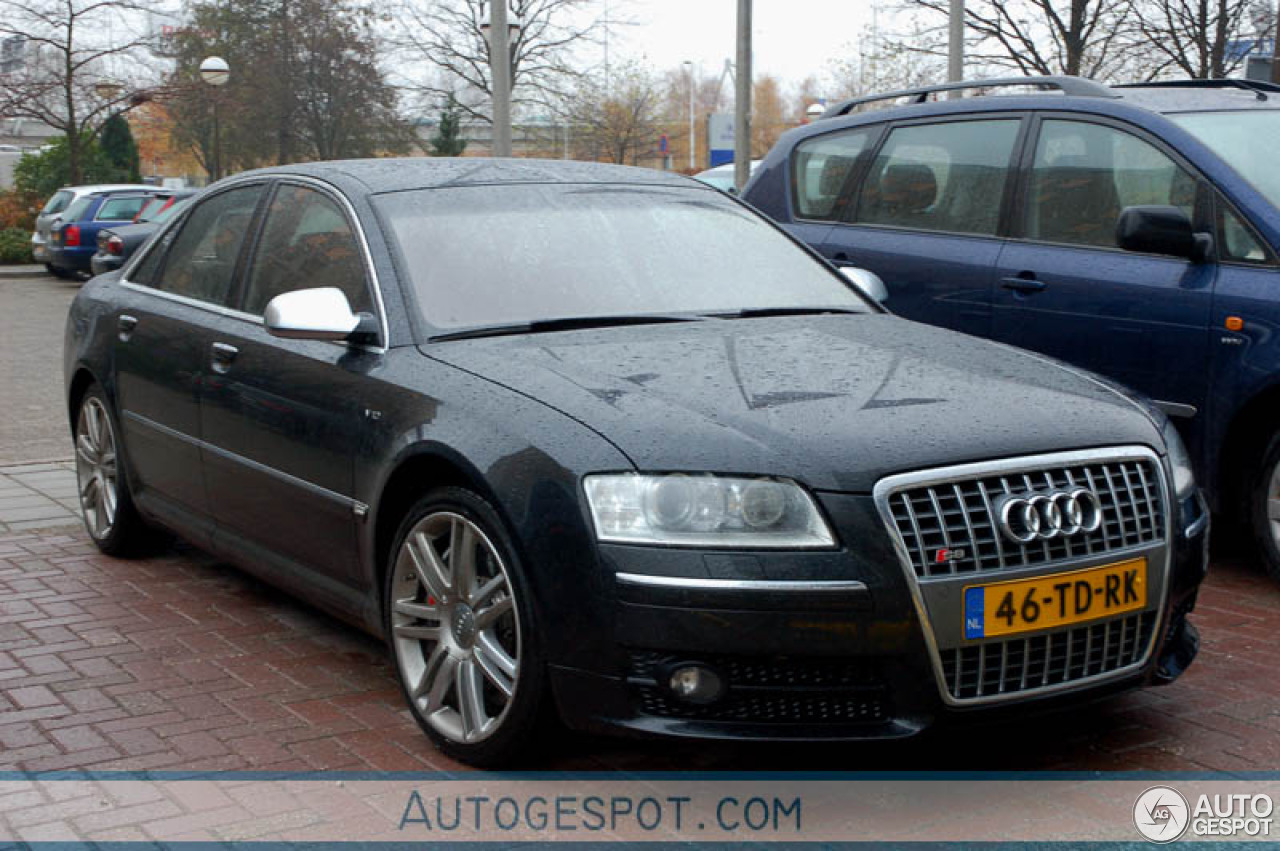 Audi S8 D3