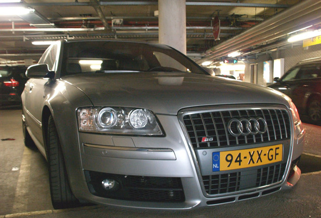 Audi S8 D3