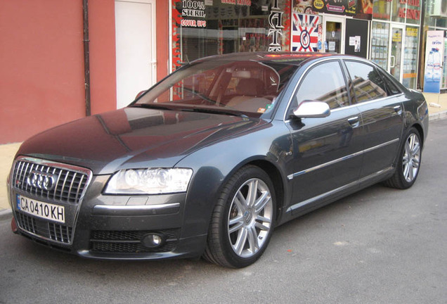 Audi S8 D3