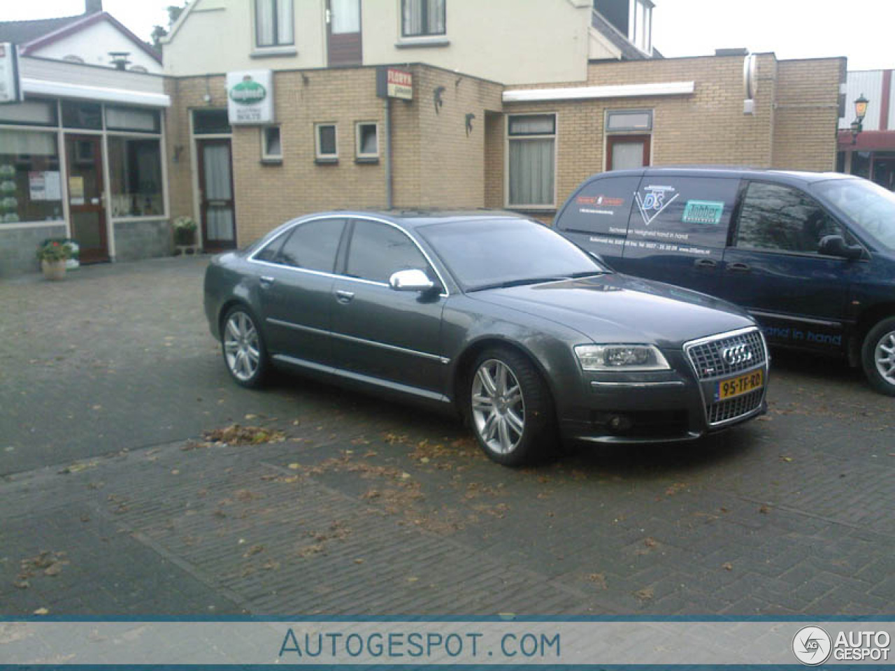 Audi S8 D3