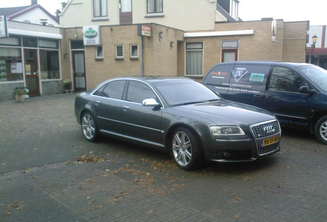 Audi S8 D3