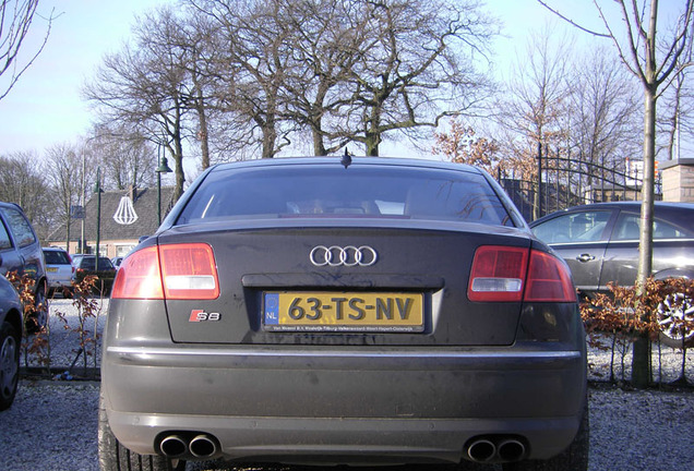 Audi S8 D3