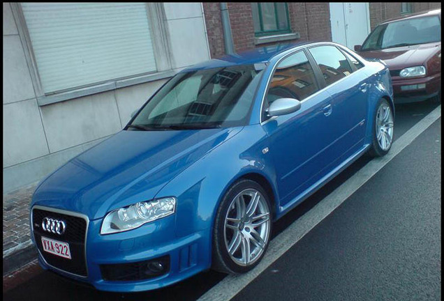 Audi RS4 Sedan