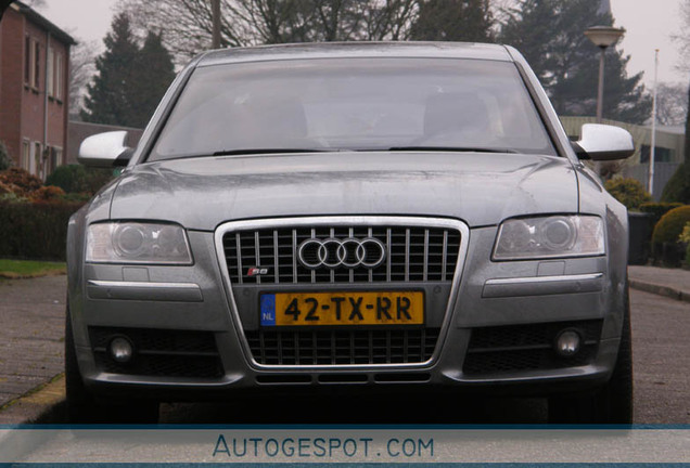 Audi S8 D3