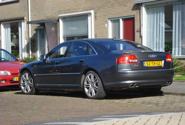 Audi S8 D3