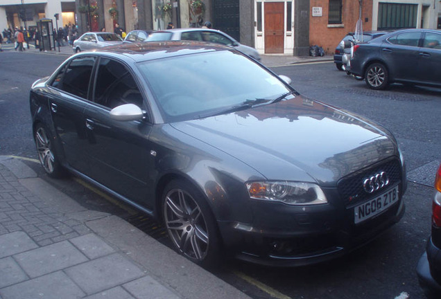 Audi RS4 Sedan