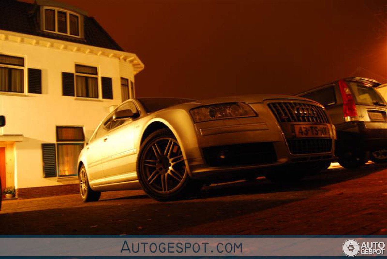 Audi S8 D3