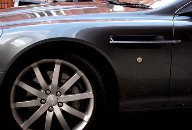 Aston Martin DB9