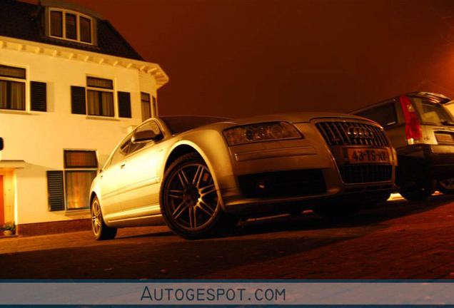 Audi S8 D3