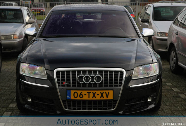 Audi S8 D3