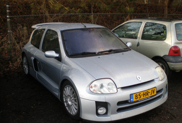 Renault Clio V6