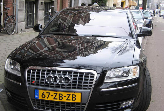 Audi S8 D3