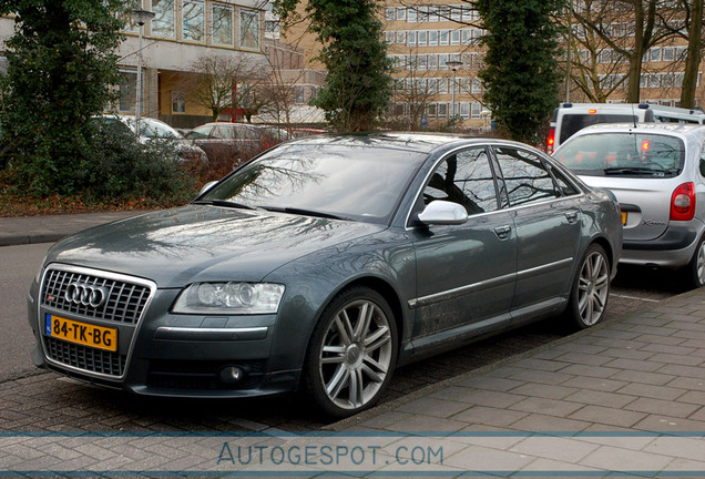 Audi S8 D3