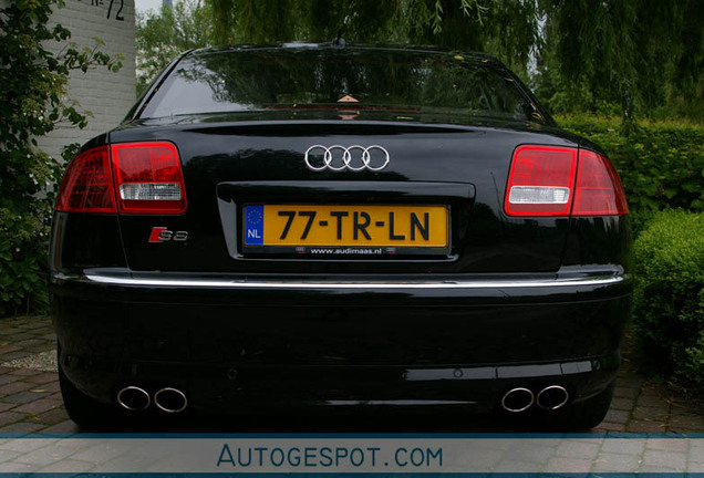 Audi S8 D3