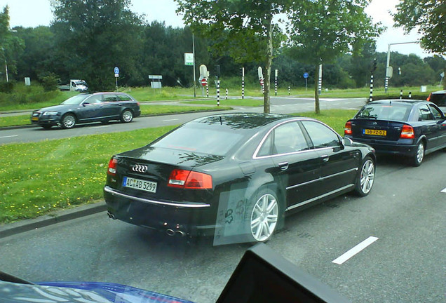 Audi S8 D3