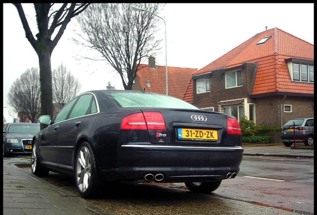 Audi S8 D3