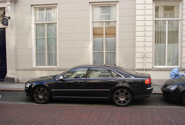 Audi S8 D3