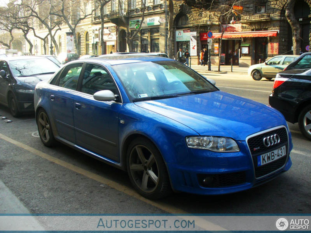 Audi RS4 Sedan