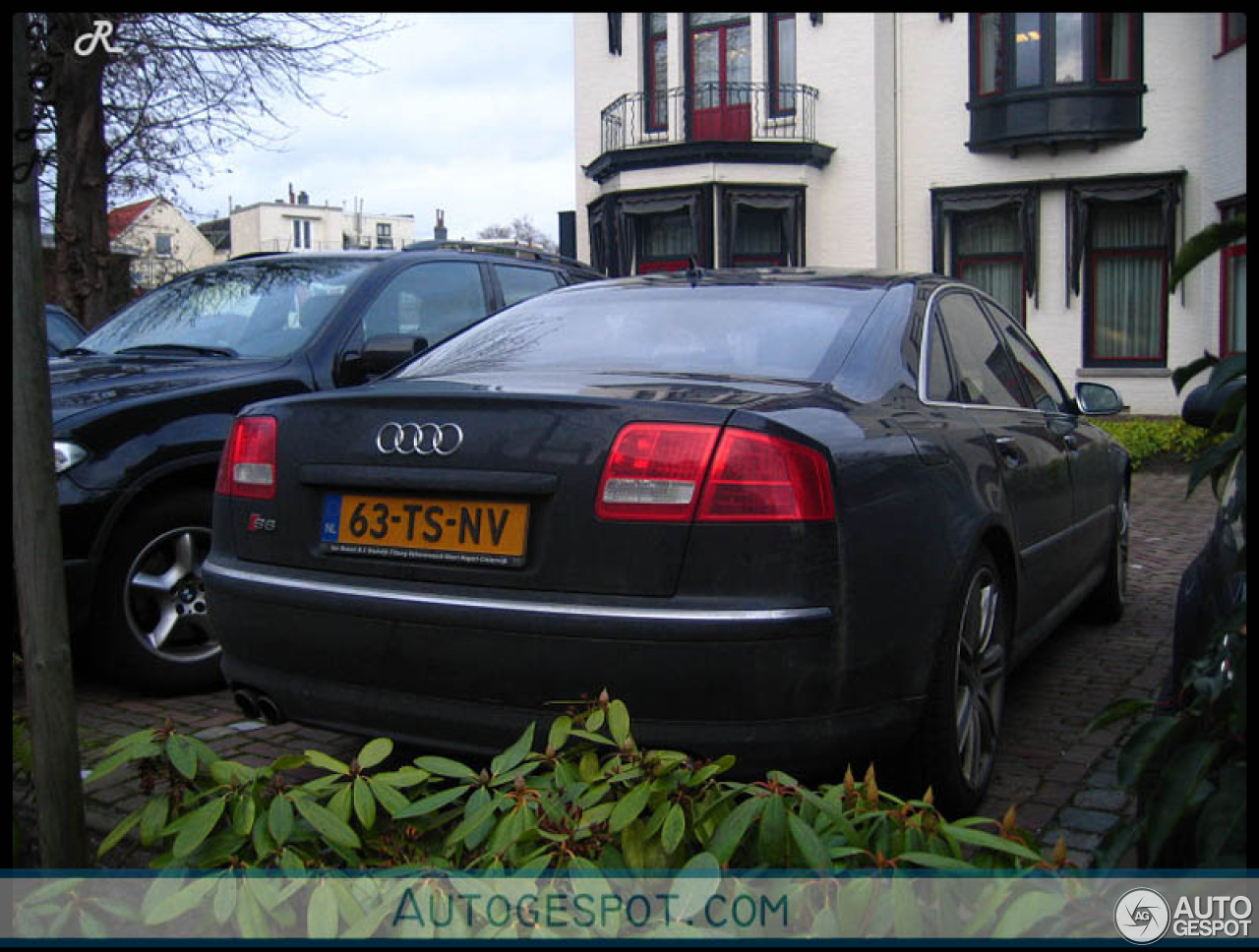 Audi S8 D3