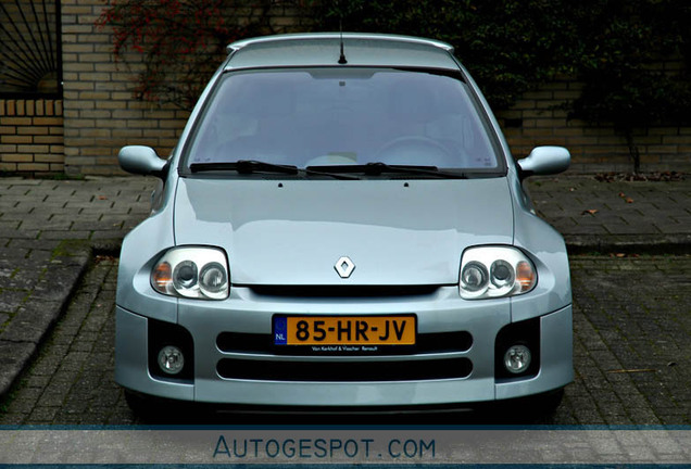 Renault Clio V6