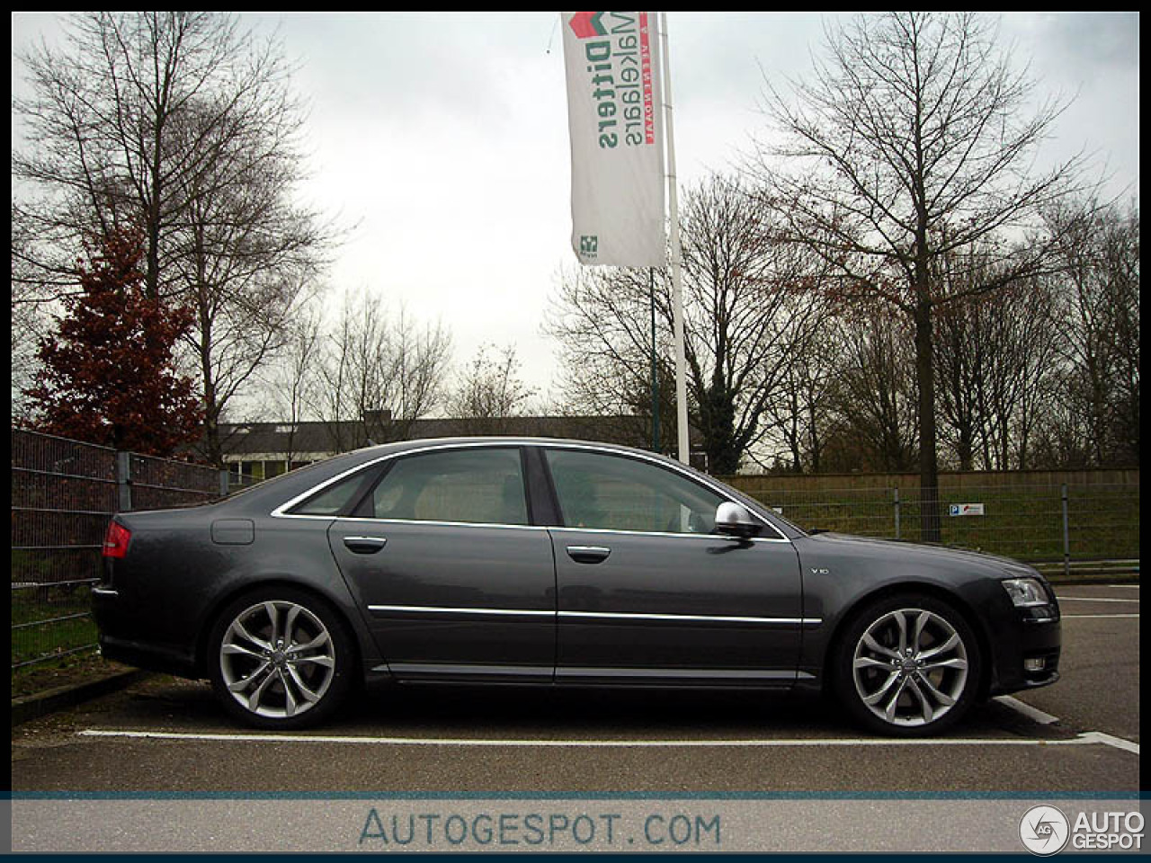 Audi S8 D3