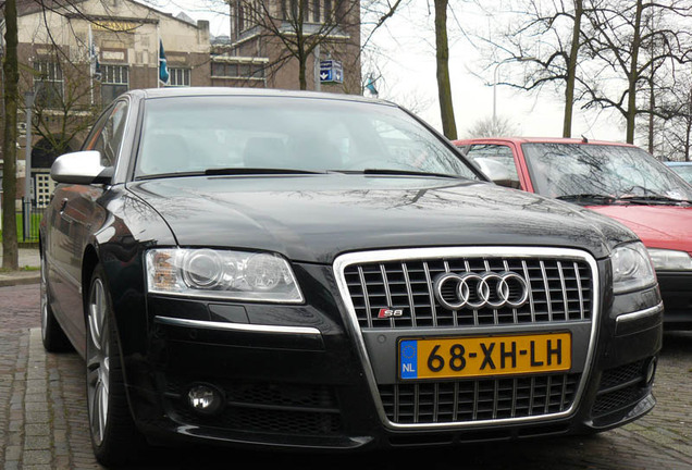 Audi S8 D3