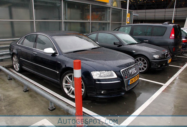 Audi S8 D3