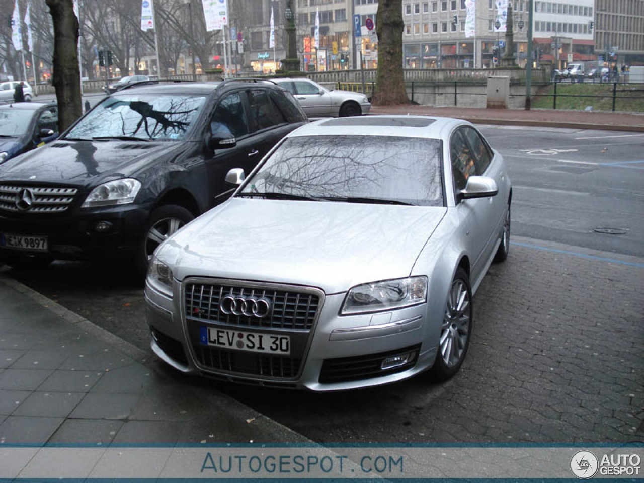 Audi S8 D3