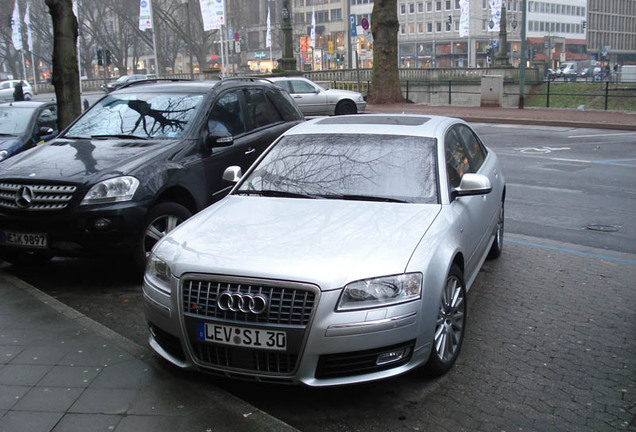 Audi S8 D3