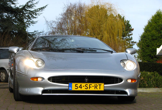 Jaguar XJ220