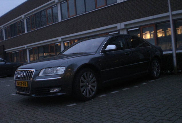 Audi S8 D3