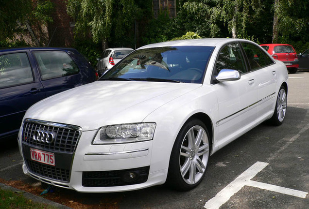 Audi S8 D3