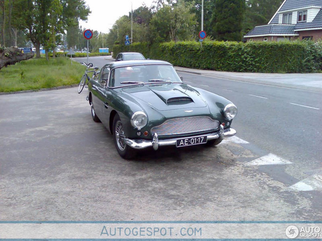 Aston Martin DB4