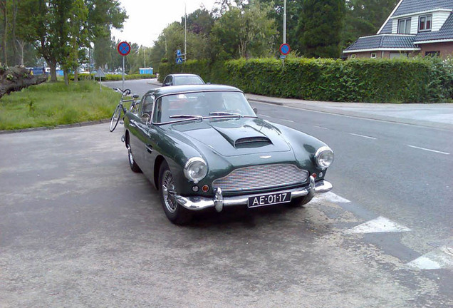 Aston Martin DB4