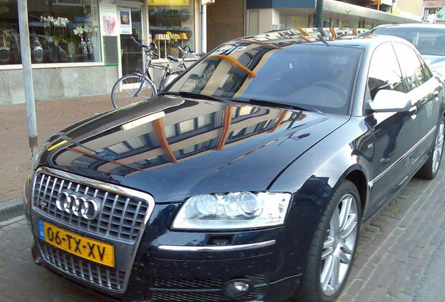 Audi S8 D3