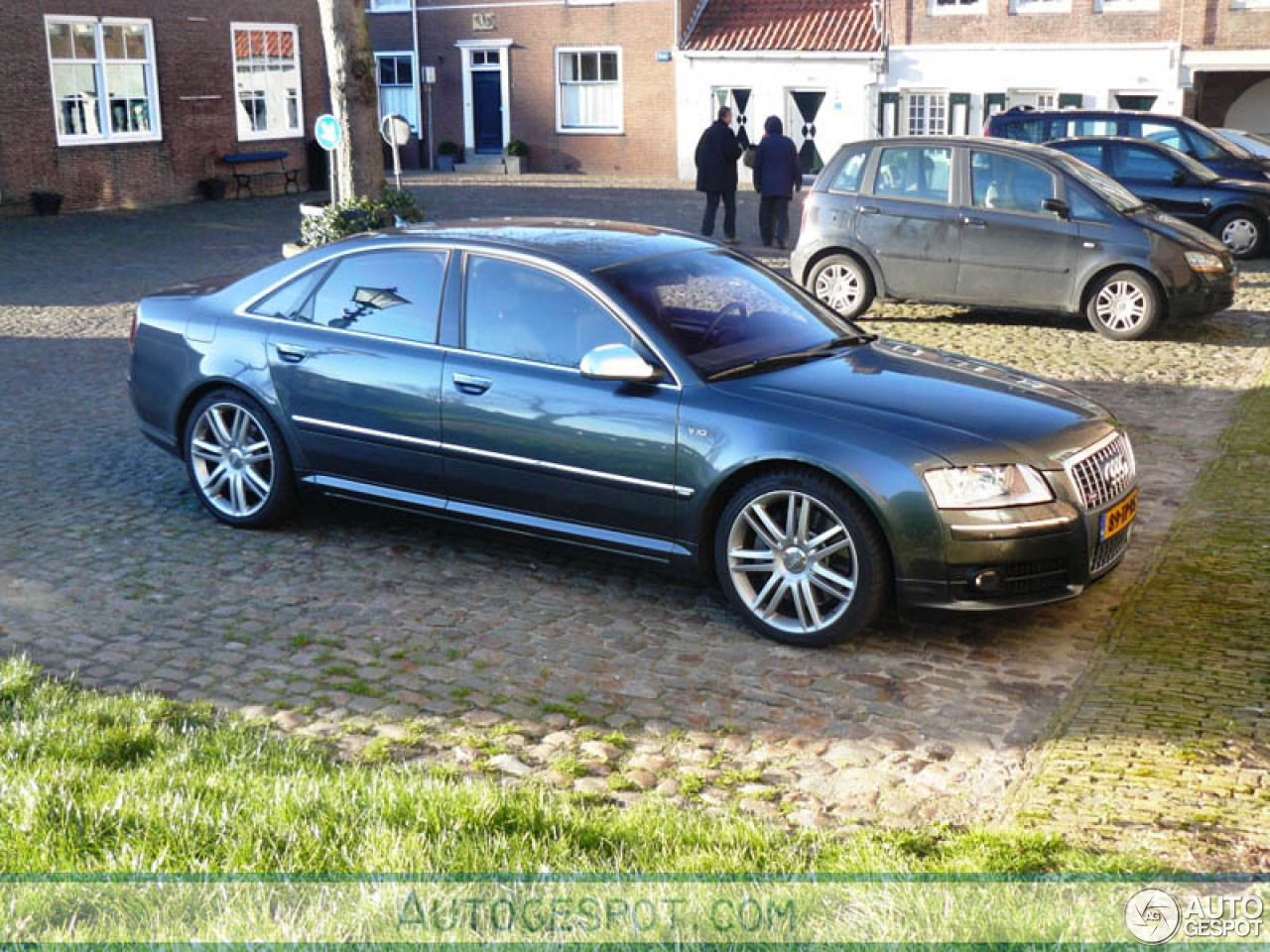 Audi S8 D3