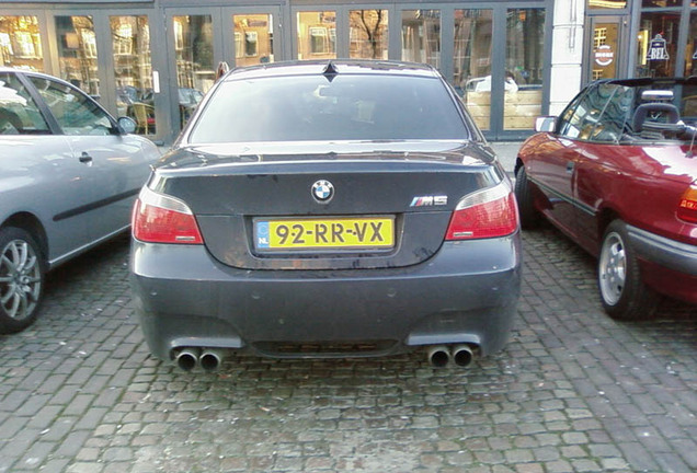 BMW M5 E60 2005