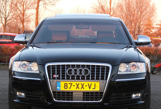 Audi S8 D3